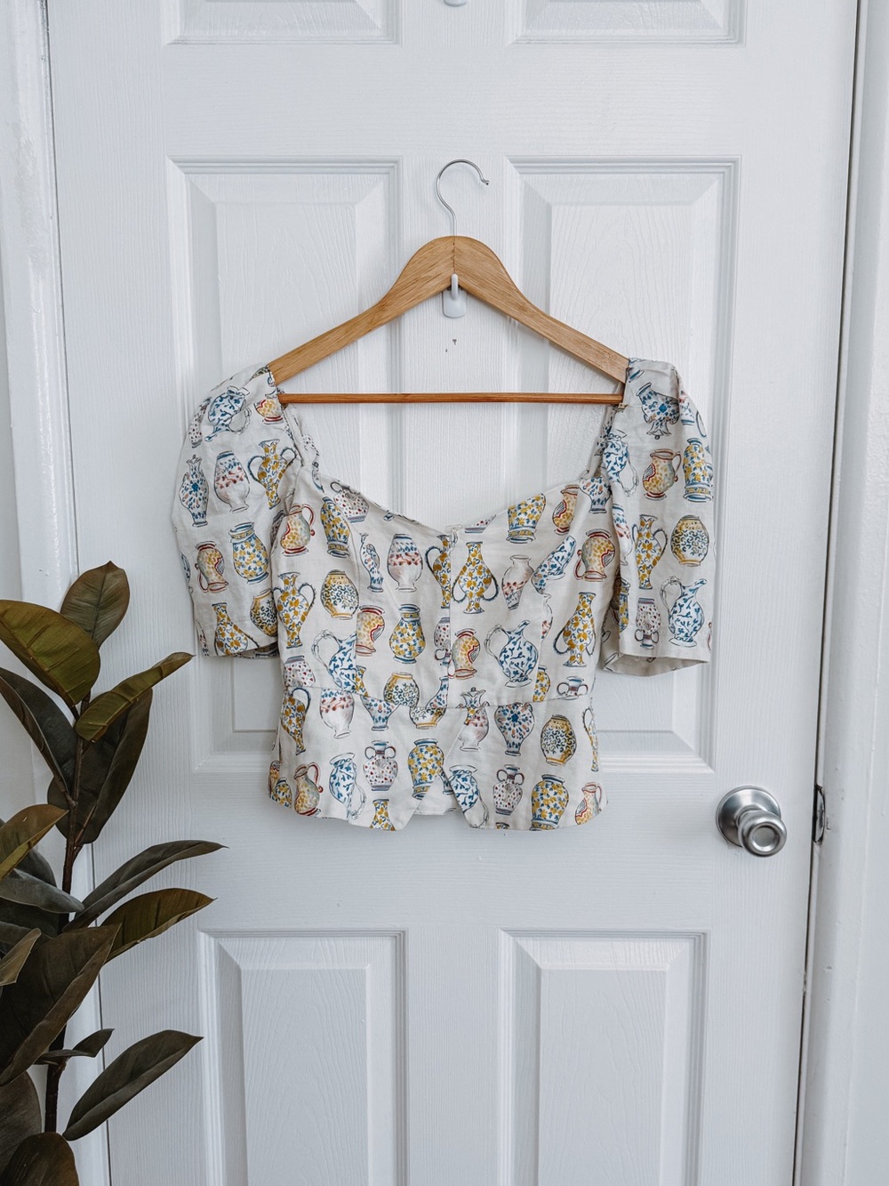 Wilfred Aritzia Cream Sweetheart Vase-Print Blouse Top - Picture 4 of 10